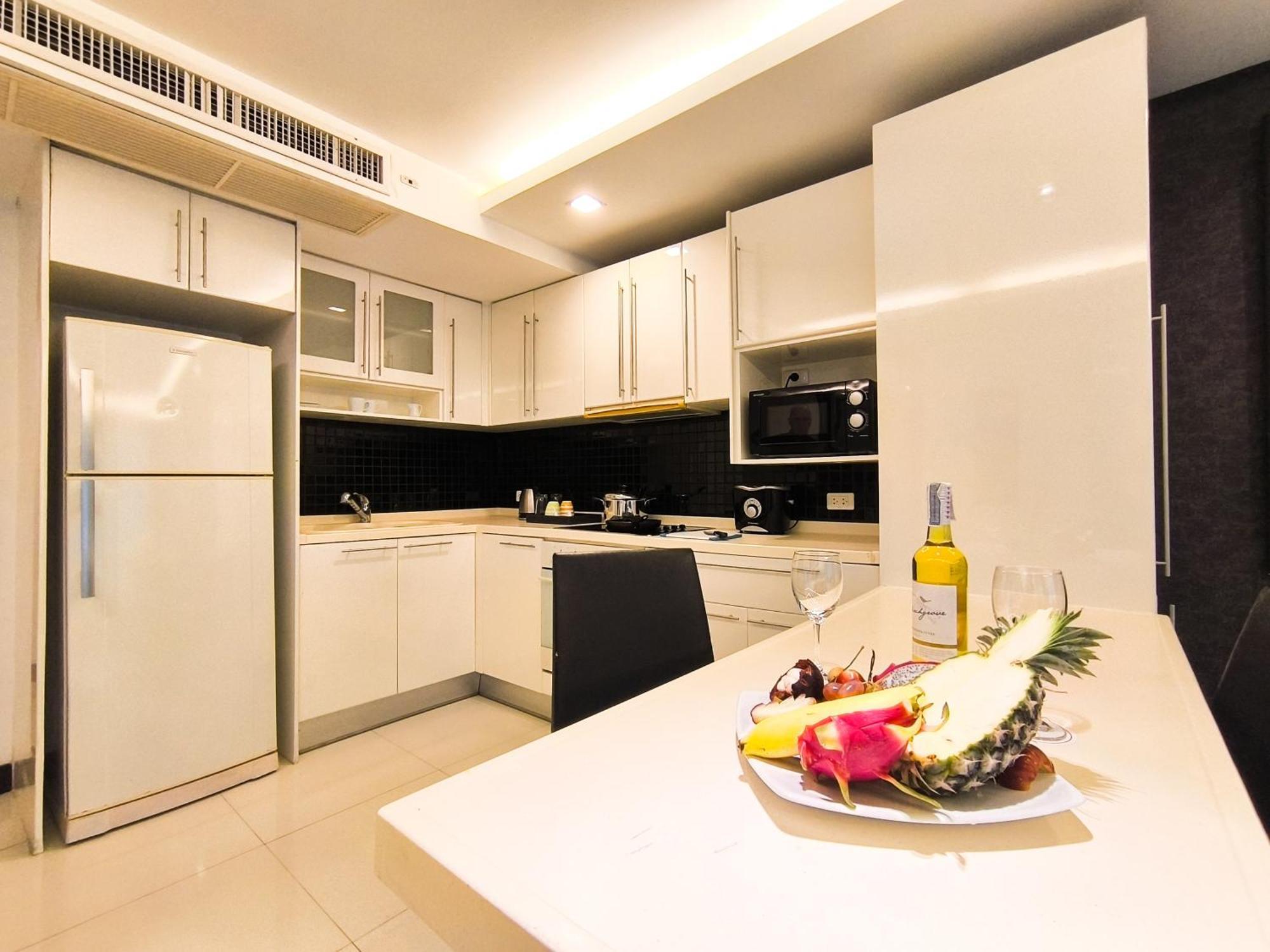 Nova Suites Pattaya By Compass Hospitality Exterior photo