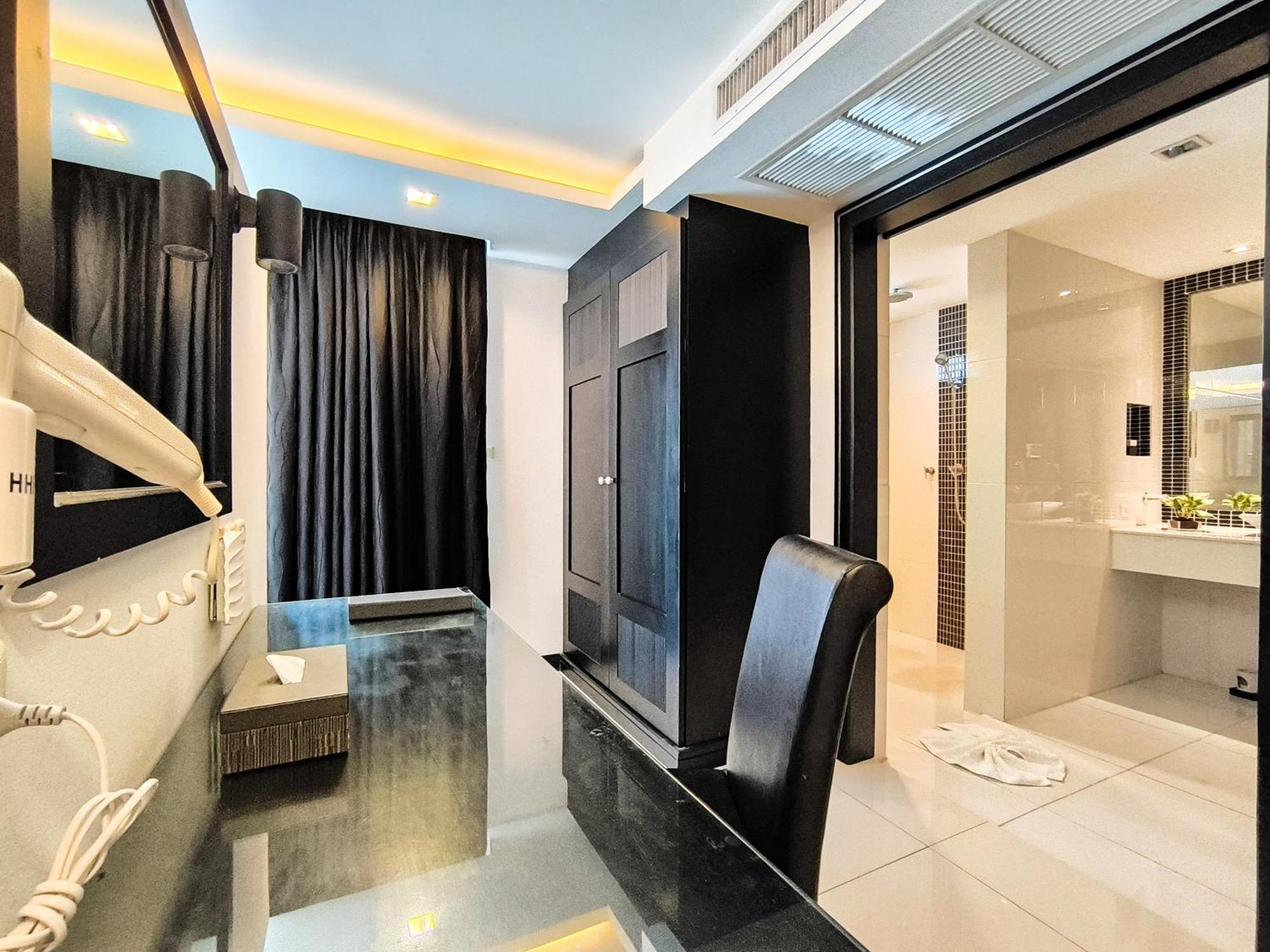 Nova Suites Pattaya By Compass Hospitality Exterior photo