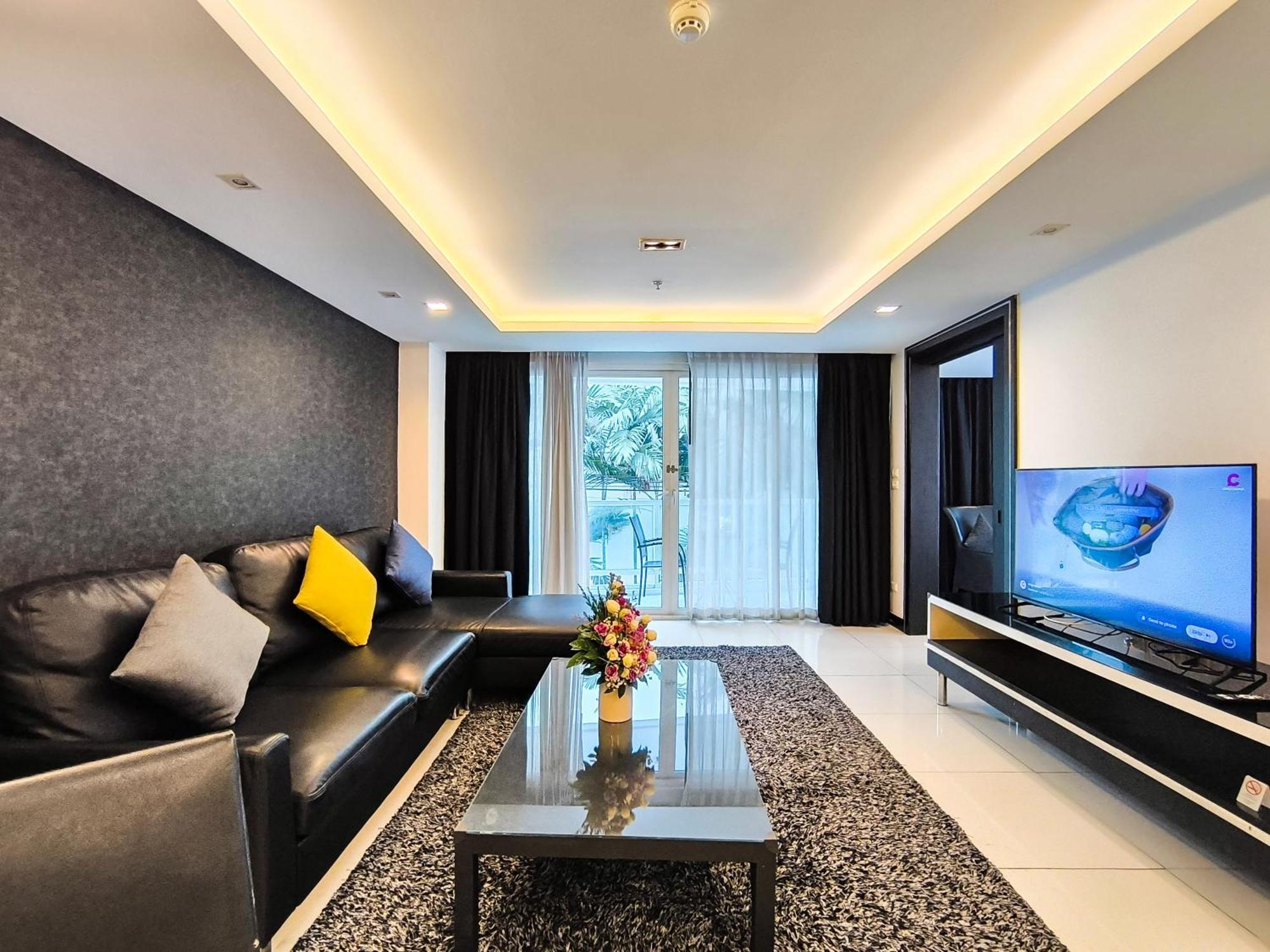 Nova Suites Pattaya By Compass Hospitality Exterior photo