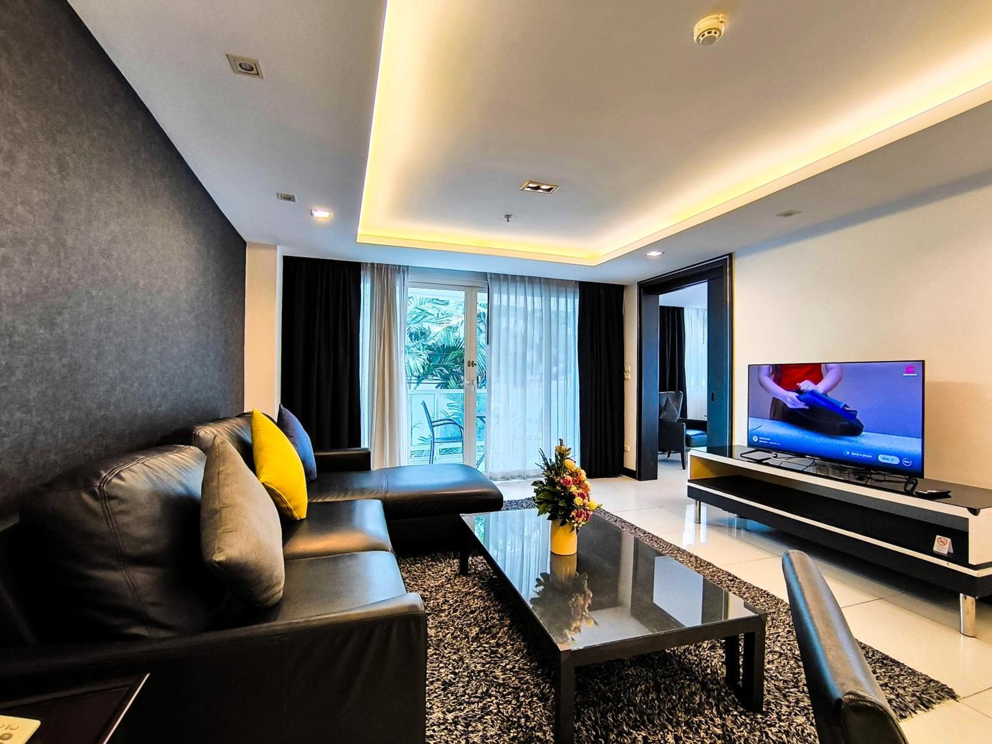 Nova Suites Pattaya By Compass Hospitality Exterior photo
