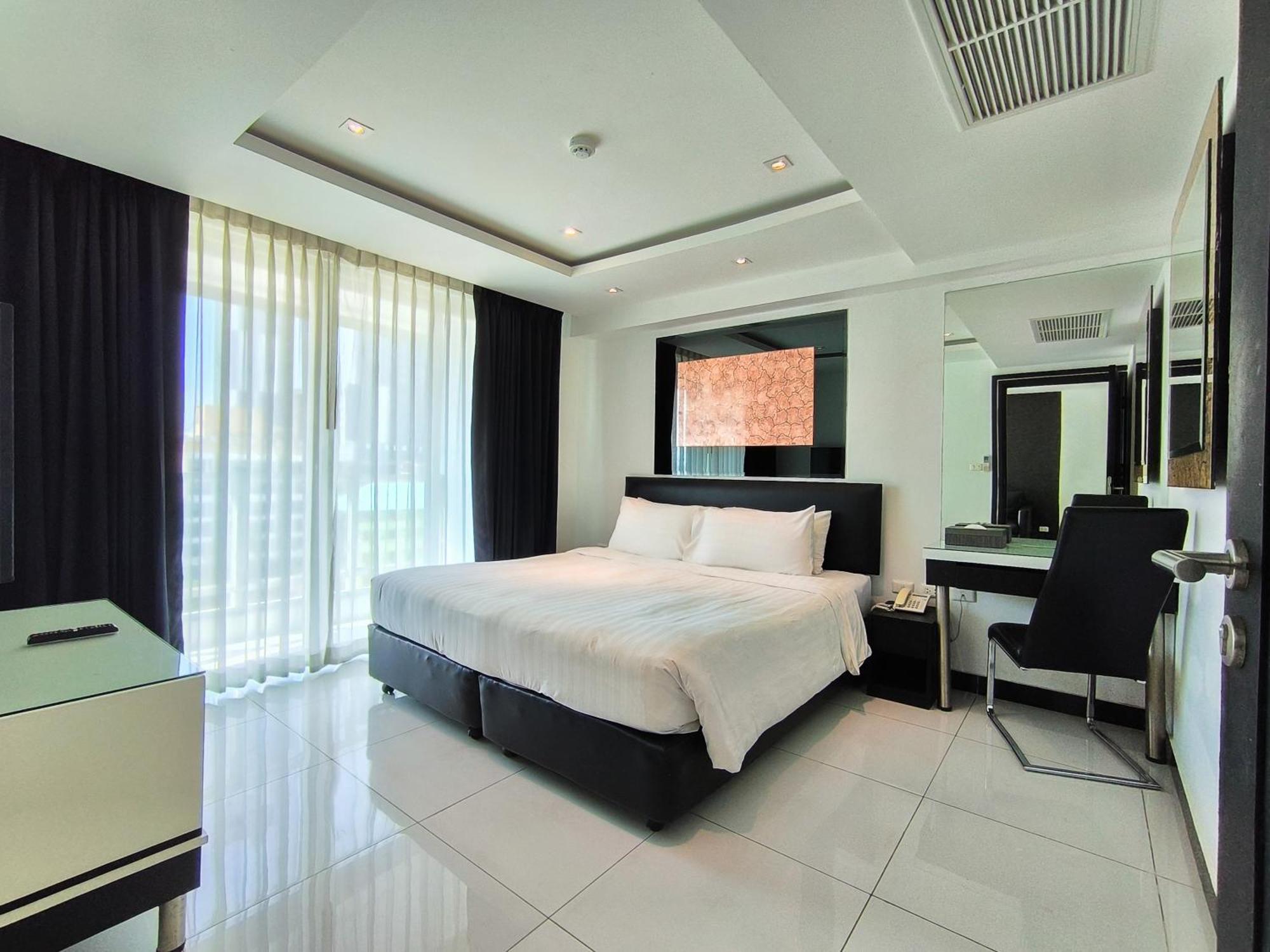 Nova Suites Pattaya By Compass Hospitality Exterior photo