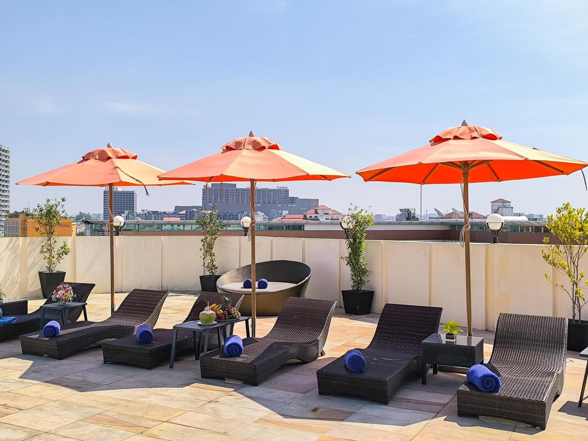 Nova Suites Pattaya By Compass Hospitality Exterior photo